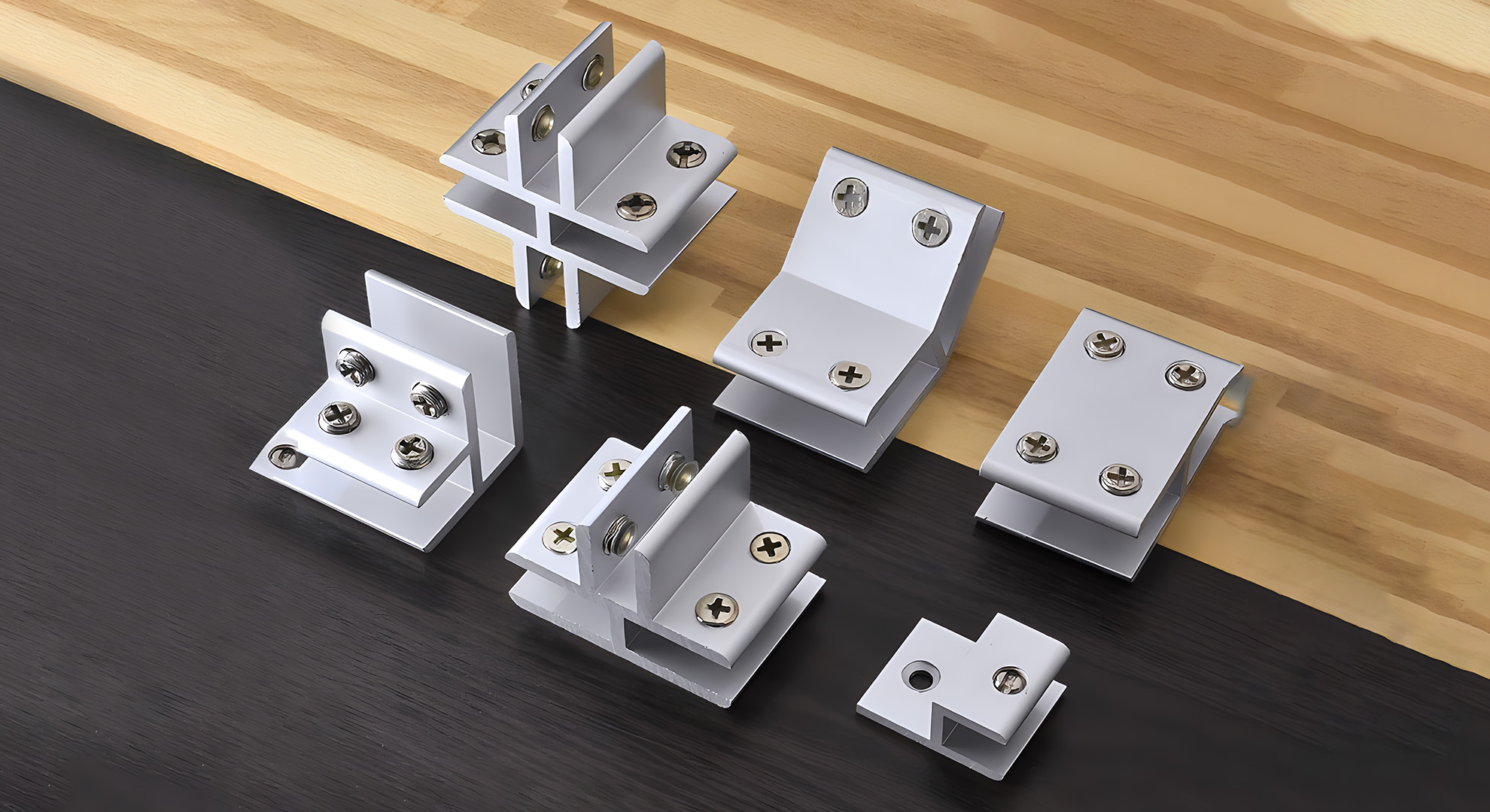 【32個】USMハラー パーツ ガラスパネル用 コーナー 金具 32個セット】USMハラー パーツ ガラスパネル用 コーナー 金具 角金